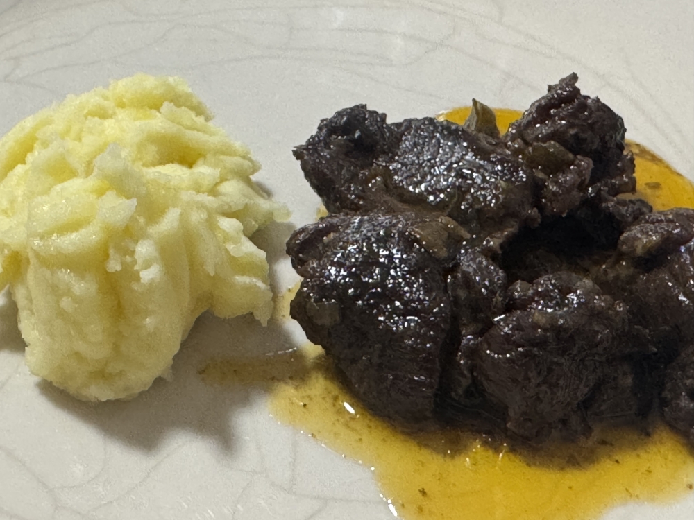 carne con puré de patatas
